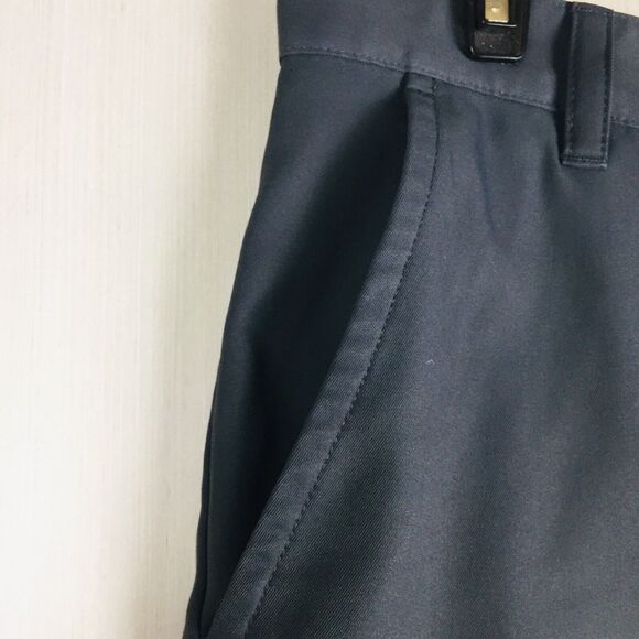 IZOD GOLF Men's Dark Gray Chino Flat Front Athletic Casual Light Shorts Size 32 - Picture 3 of 10